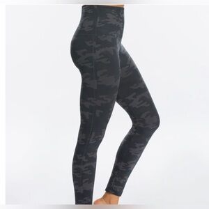 NWT Spanx black Camo seamless leggings M